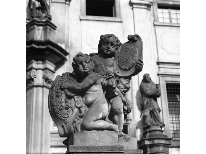 Putti na ochozu před Loretou (6340-4)