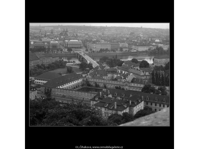 Pohled k Čechovu mostu (805-1), Praha 1960 červenec, černobílý obraz, stará fotografie, prodej