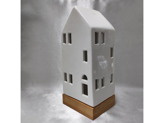 203353 I domek-houseboat-led-2