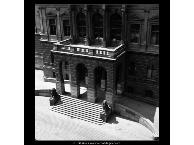 Postranní schodiště (861-2), Praha 1960 srpen, černobílý obraz, stará fotografie, prodej