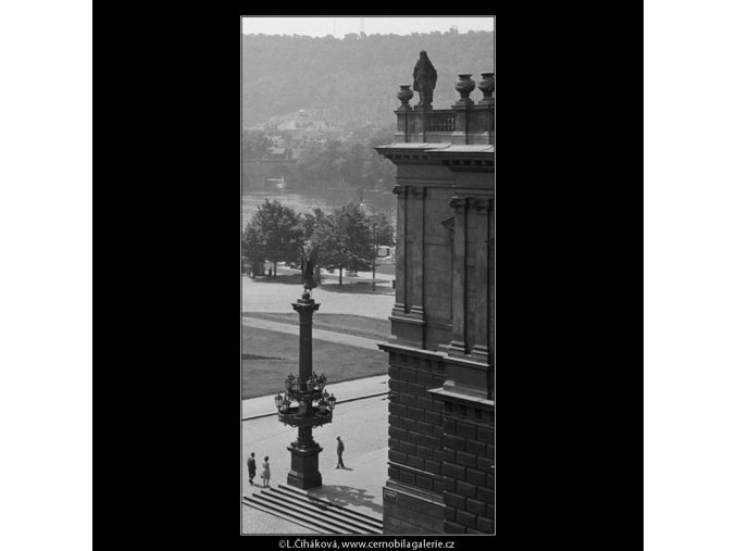 Část náměstí u Domu umělců (861-1), Praha 1960 srpen, černobílý obraz, stará fotografie, prodej