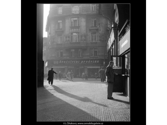 Stíny (512-1), žánry - Praha 1959 , černobílý obraz, stará fotografie, prodej