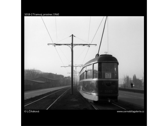 Tramvaj (1018-2), žánry - Praha 1960 prosinec, černobílý obraz, stará fotografie, prodej