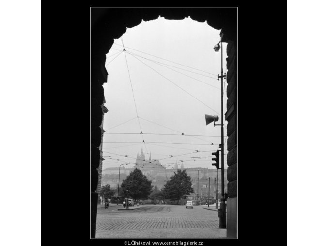 Pražský hrad z podloubí (1259), Praha 1959 , černobílý obraz, stará fotografie, prodej