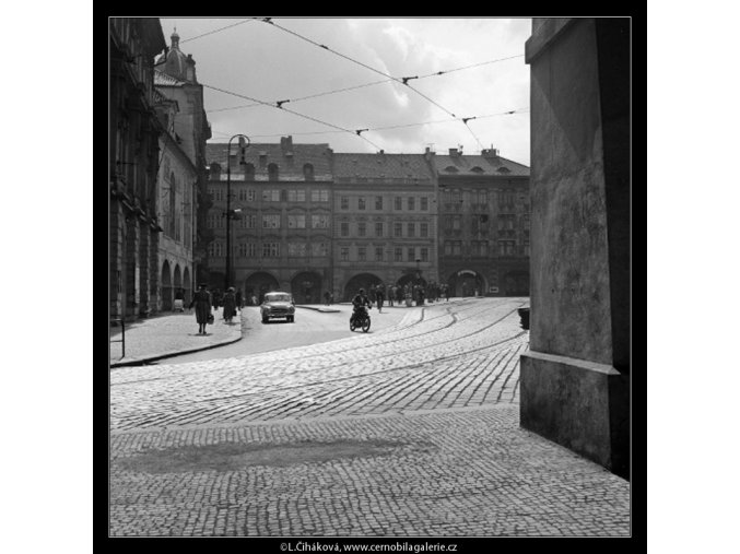 Malostranské náměstí (1114-1), Praha 1961 duben, černobílý obraz, stará fotografie, prodej