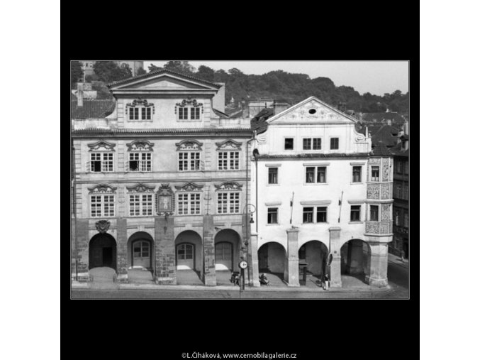 Domy na Malostranském náměstí (1262-1), Praha 1961 leden, černobílý obraz, stará fotografie, prodej