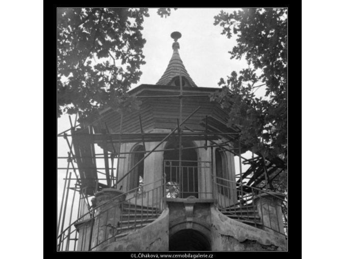 Čínský altán při opravě (1245-9), Praha 1962 , černobílý obraz, stará fotografie, prodej