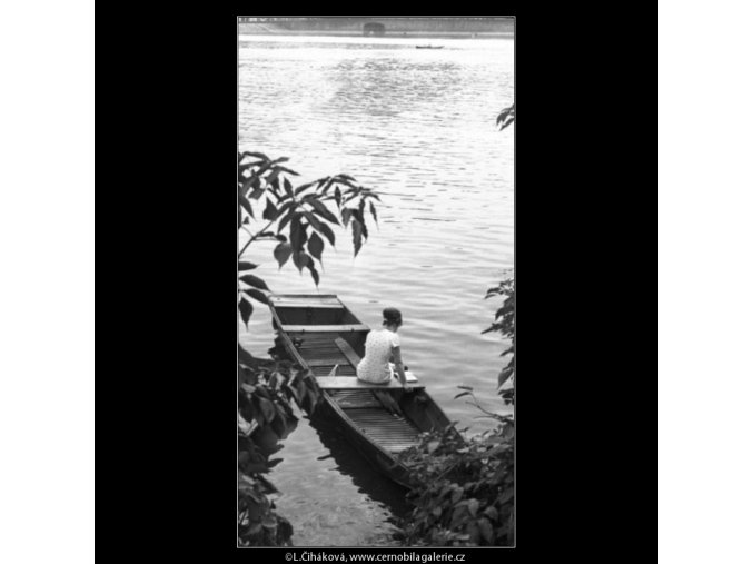 U vody (1335-1), žánry - Praha 1961 léto, černobílý obraz, stará fotografie, prodej