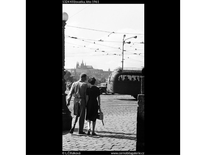 Křižovatka (1324), Praha 1961 léto, černobílý obraz, stará fotografie, prodej