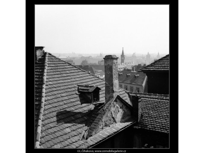 Malostranské střechy (1363-2), Praha 1961 , černobílý obraz, stará fotografie, prodej