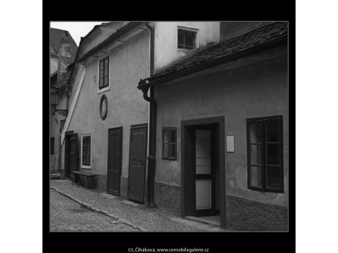 Zlatá ulička (1368-5), Praha 1961 listopad, černobílý obraz, stará fotografie, prodej