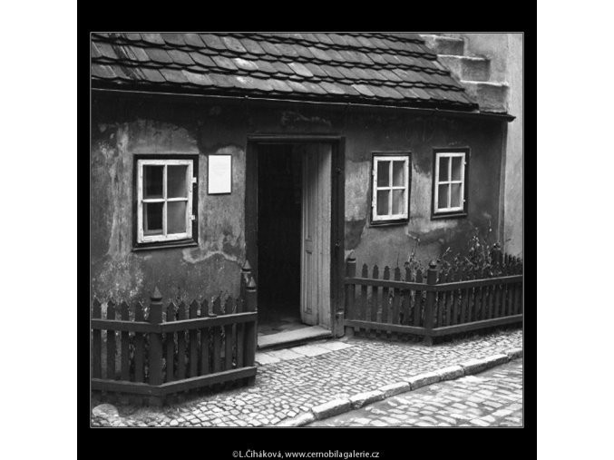 Zlatá ulička (1368-11), Praha 1961 listopad, černobílý obraz, stará fotografie, prodej