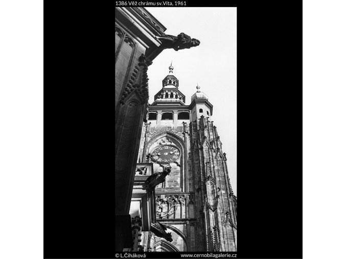 Věž chrámu sv.Víta (1386), Praha 1962 , černobílý obraz, stará fotografie, prodej