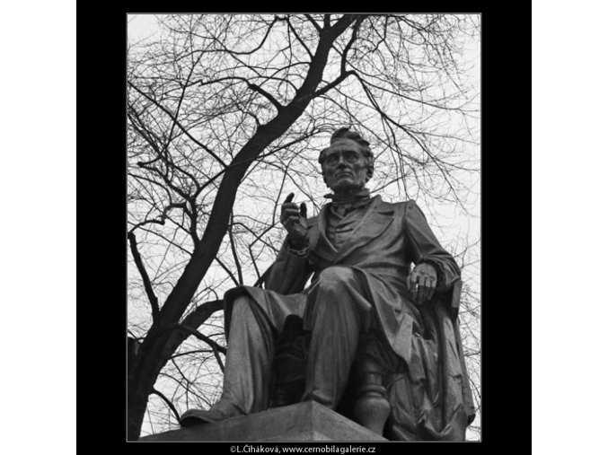 Pomník J.E.Purkyně (1416-1), Praha 1962 leden, černobílý obraz, stará fotografie, prodej