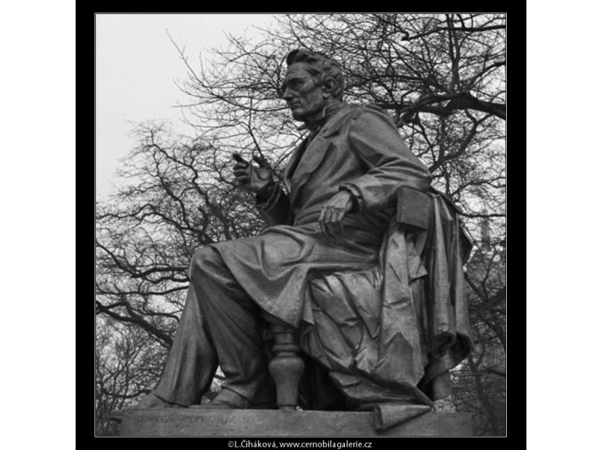 Pomník J.E.Purkyně (1416-2), Praha 1962 leden, černobílý obraz, stará fotografie, prodej