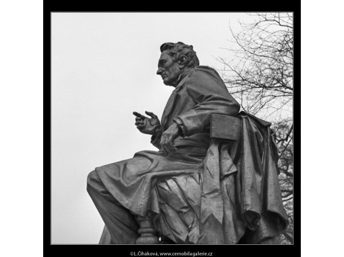 Pomník J.E.Purkyně (1416-4), Praha 1962 leden, černobílý obraz, stará fotografie, prodej
