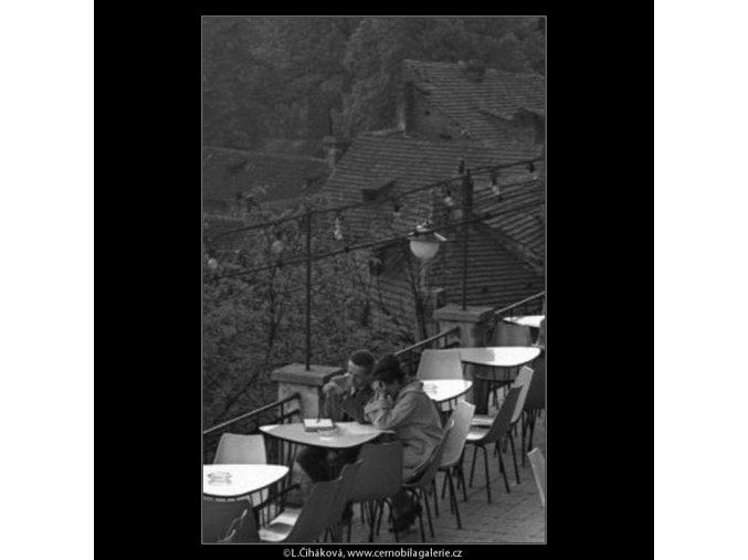 U stolečku... (1603), žánry - Praha 1962 květen, černobílý obraz, stará fotografie, prodej
