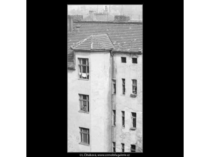 Okna do dvora (1944), žánry - Praha 1962 , černobílý obraz, stará fotografie, prodej