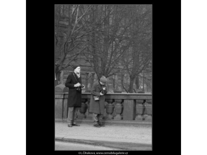 Dva kluci fotografují (1956), žánry - Praha 1962 prosinec, černobílý obraz, stará fotografie, prodej
