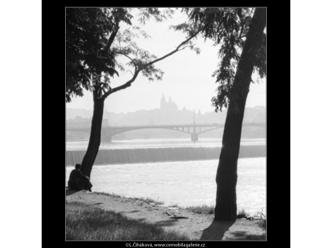 Hradčany v dálce (1831), Praha 1962 červen, černobílý obraz, stará fotografie, prodej