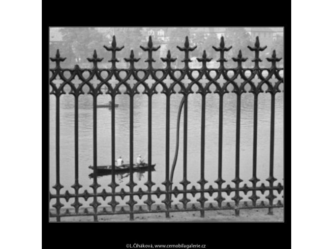 Průhled zábradlím (1968), žánry - Praha 1962 léto, černobílý obraz, stará fotografie, prodej