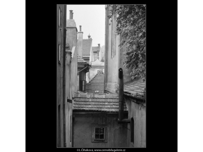 Malostranské střechy (1726), Praha 1962 červenec, černobílý obraz, stará fotografie, prodej