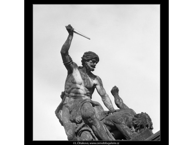 Plastika Pražského Hradu (2019-3), Praha 1963 leden, černobílý obraz, stará fotografie, prodej