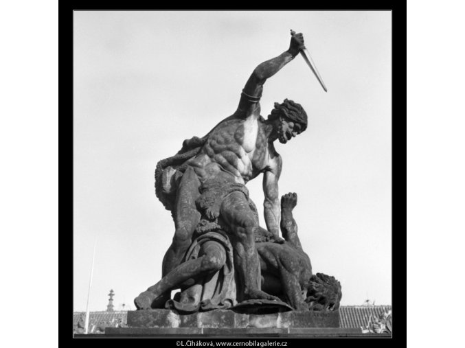 Plastika Pražského Hradu (2019-4), Praha 1963 leden, černobílý obraz, stará fotografie, prodej