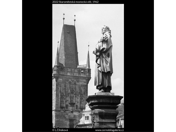 Staroměstská mostecká věž (2022), Praha 1962 , černobílý obraz, stará fotografie, prodej