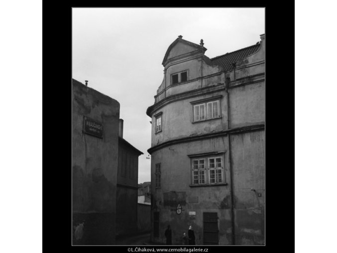 Štít Martinického paláce (2069-3), Praha 1963 duben, černobílý obraz, stará fotografie, prodej