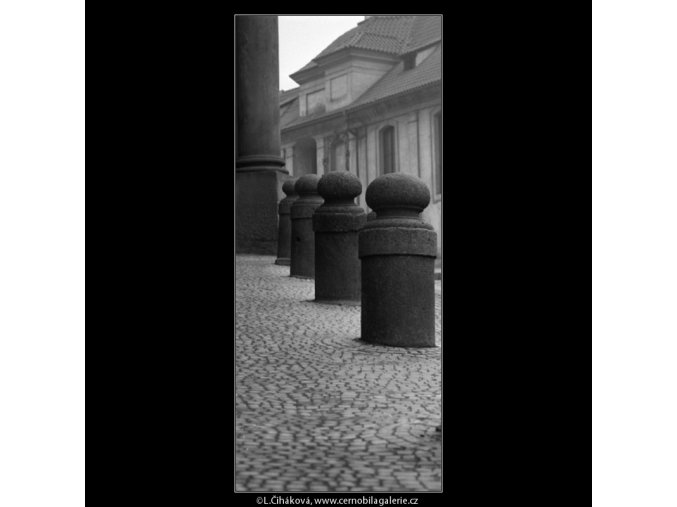 Patníky (2083-1), Praha 1963 duben, černobílý obraz, stará fotografie, prodej