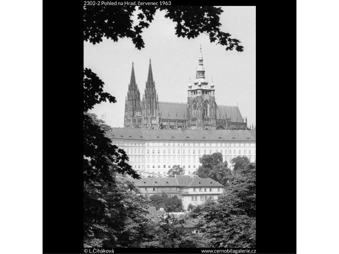 Pohled na Hrad (2302-2), Praha 1963 červenec, černobílý obraz, stará fotografie, prodej