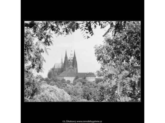 Pohled na Hradčany (2333), Praha 1963 srpen, černobílý obraz, stará fotografie, prodej