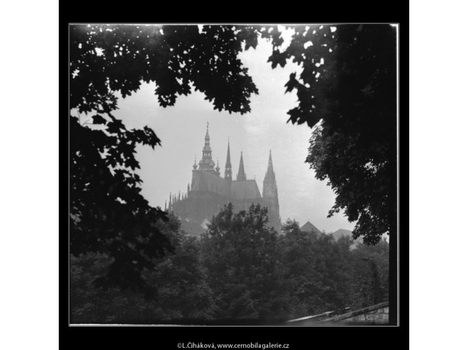 Pohled na katedrálu sv.Víta (2356), Praha 1963 červen, černobílý obraz, stará fotografie, prodej
