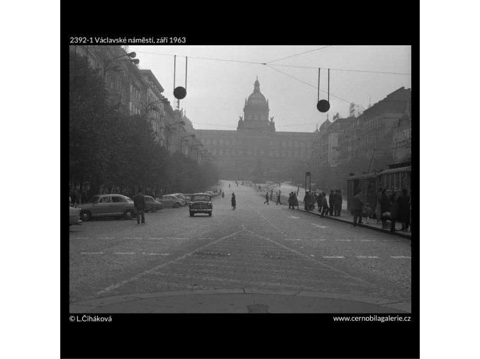 Václavské náměstí (2392-1), žánry - Praha 1963 září, černobílý obraz, stará fotografie, prodej