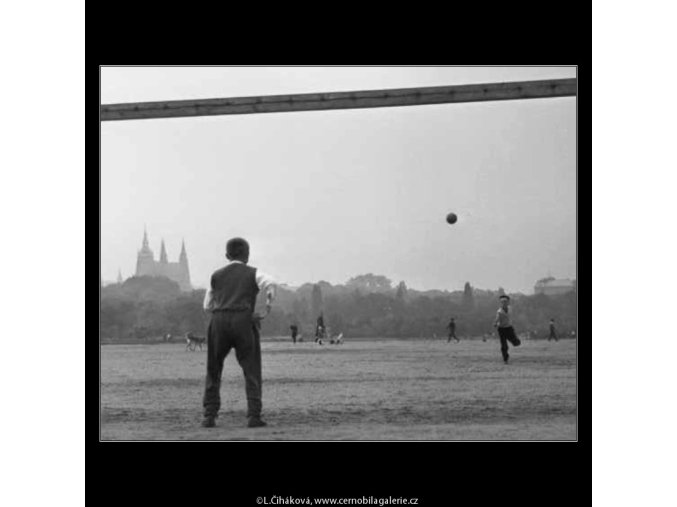 Na Letenské pláni (2427-1), žánry - Praha 1963 září, černobílý obraz, stará fotografie, prodej