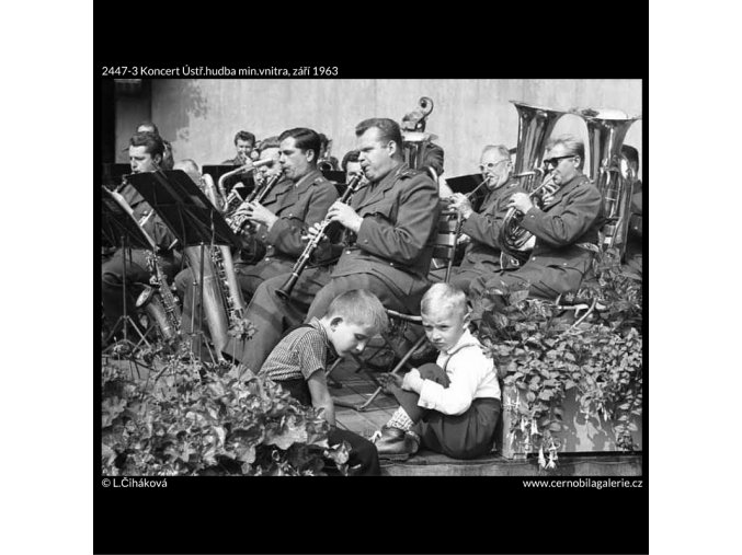 Koncert Ústř.hudba min.vnitra (2447-3), žánry - Praha 1963 září, černobílý obraz, stará fotografie, prodej