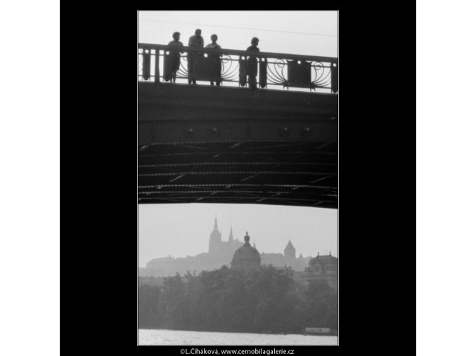 Hrad v oblouku (2470), Praha 1963 září, černobílý obraz, stará fotografie, prodej