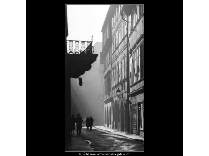 Michalská ulička (2582), žánry - Praha 1963 prosinec, černobílý obraz, stará fotografie, prodej