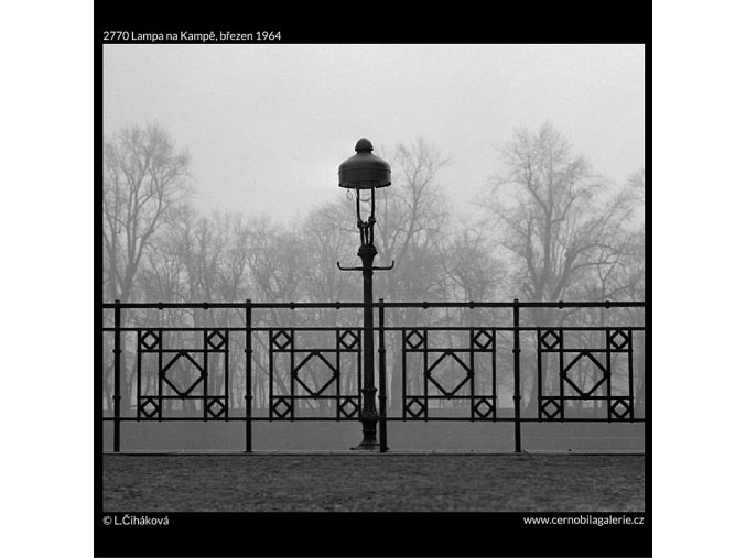 Lampa na Kampě (2770), Praha 1964 březen, černobílý obraz, stará fotografie, prodej