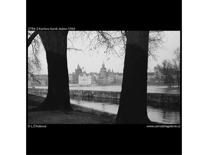 Karlovy lázně (2796-2), žánry - Praha 1964 duben, černobílý obraz, stará fotografie, prodej