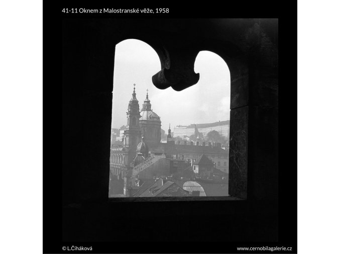 Oknem z Malostranské věže (41-11), Praha 1958 , černobílý obraz, stará fotografie, prodej