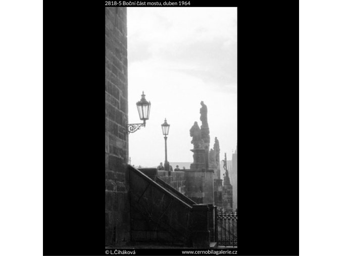 Boční část mostu (2818-5), Praha 1964 duben, černobílý obraz, stará fotografie, prodej