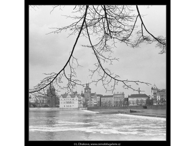 Pohled na Karlovy lázně (2831-4), Praha 1964 duben, černobílý obraz, stará fotografie, prodej