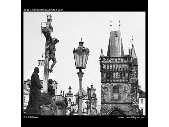 Z Karlova mostu (2925), Praha 1964 květen, černobílý obraz, stará fotografie, prodej