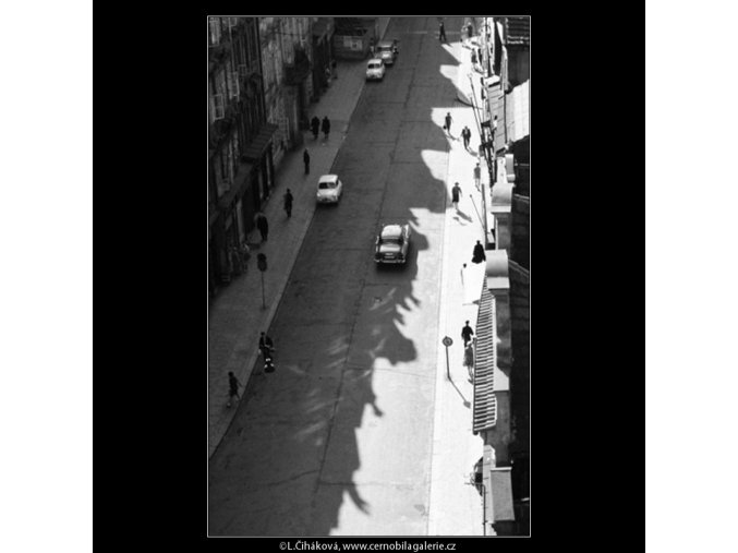 Pohled do Mostecké ulice (2968), Praha 1964 červen, černobílý obraz, stará fotografie, prodej