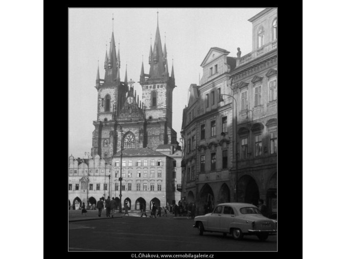 Pohled na Týnský chrám (260), Praha 1959 září, černobílý obraz, stará fotografie, prodej