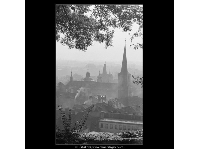 Střechy a věže (3267-9), Praha 1964 říjen, černobílý obraz, stará fotografie, prodej