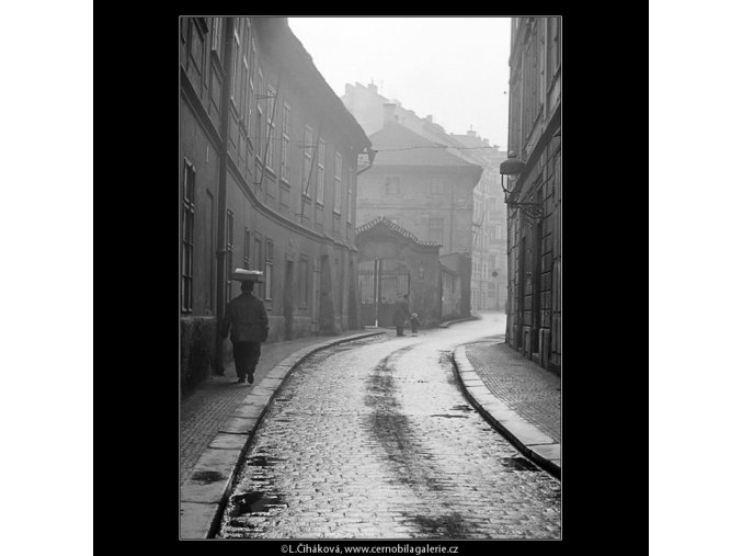 Pohled do Náprstkovy ulice (3583), Praha 1965 březen, černobílý obraz, stará fotografie, prodej