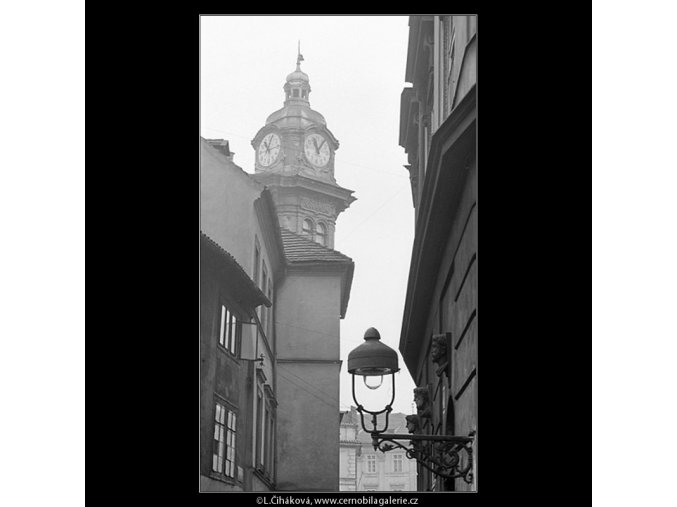 Pohled na střechy, domy a okna (3584-1), Praha 1965 březen, černobílý obraz, stará fotografie, prodej